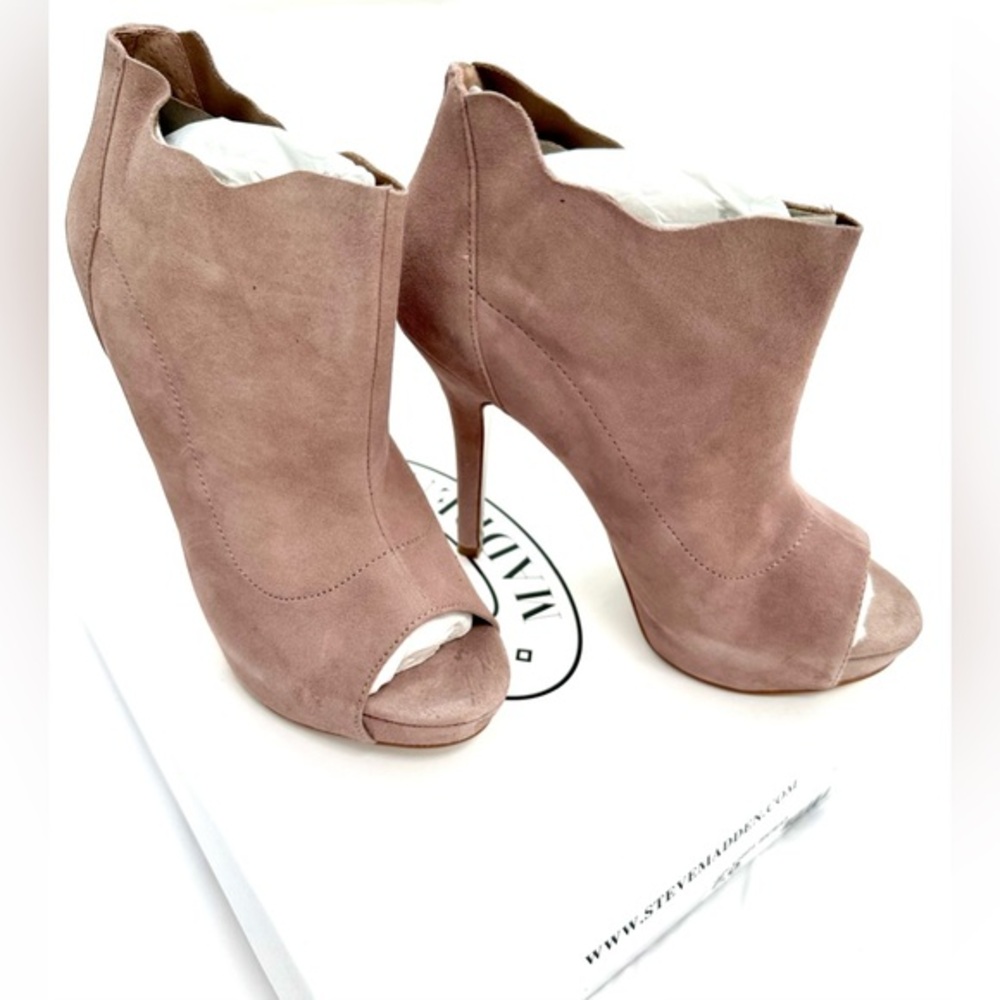 New! Steve Madden blush suede 7